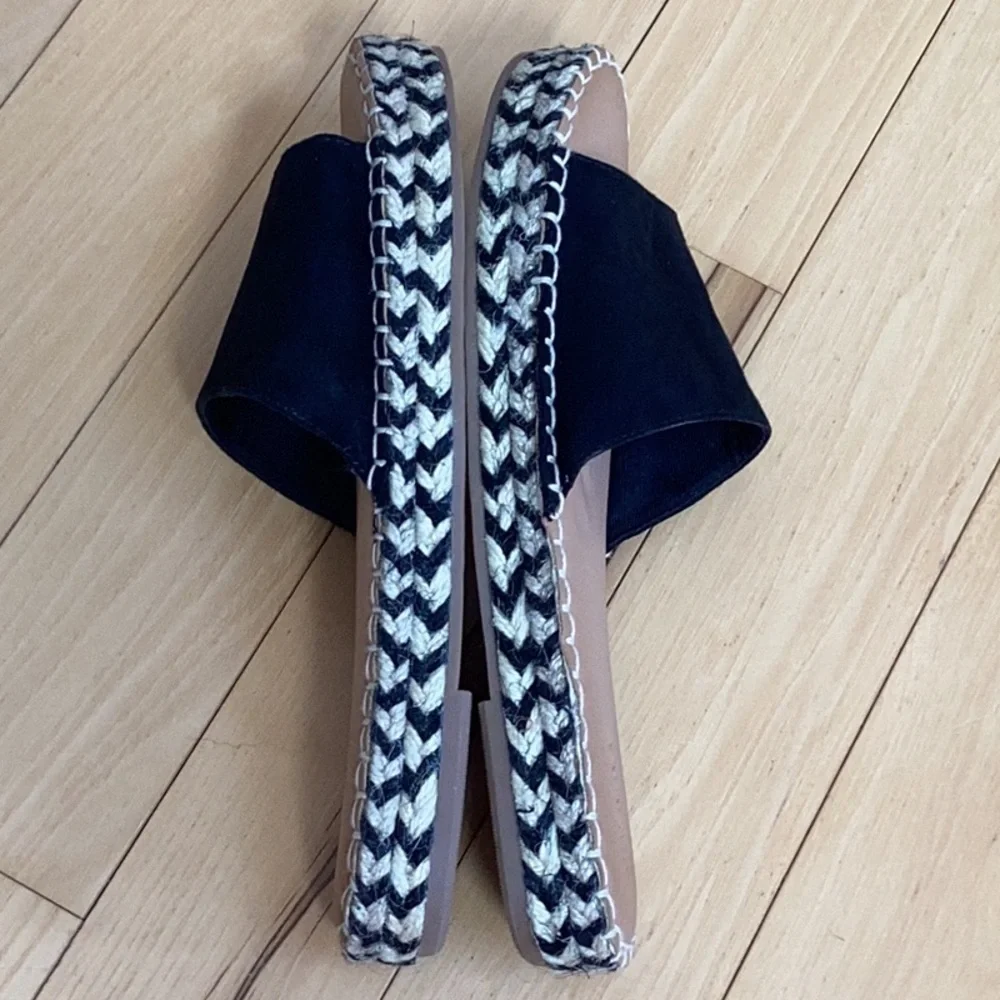Old Navy woven rope and faux suede slide on sandals. Women’s size 10